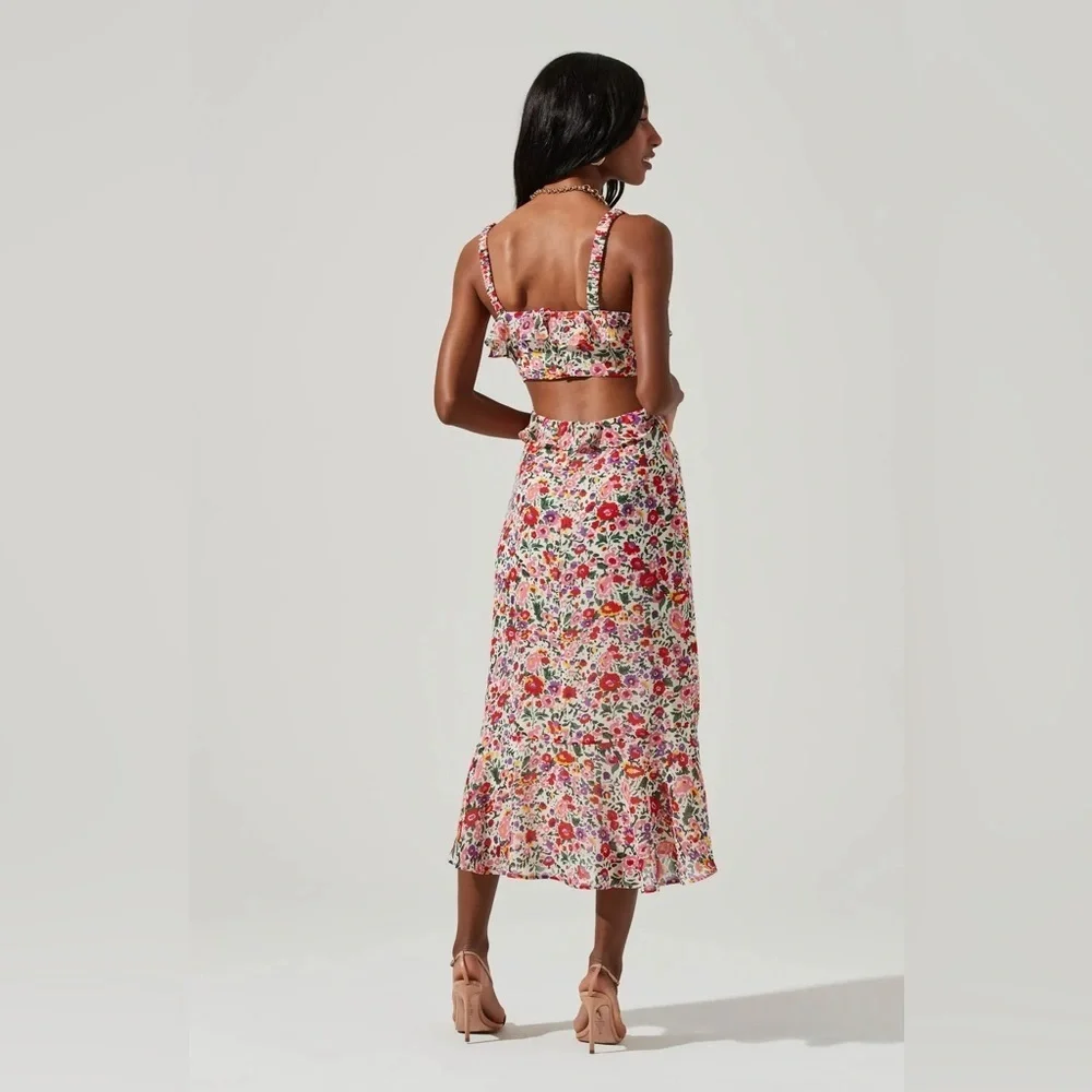 ASTR Wildflower Midi Dress In Red Floral - Picture 5 of 9